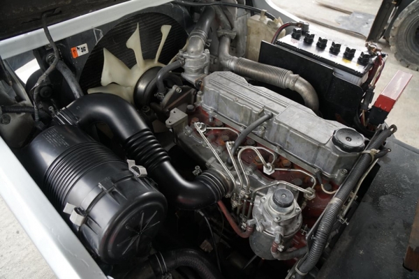 Nissan2ตัน รุ่นNF1F1 เกียร์ออโต้ ขนาดยก2ตัน เสายกสูง3เมตร เครื่องยนต์ดีเซล