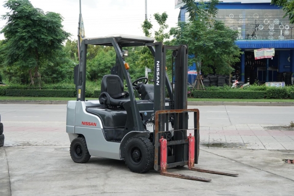 Nissan2ตัน รุ่นNF1F1 เกียร์ออโต้ ขนาดยก2ตัน เสายกสูง3เมตร เครื่องยนต์ดีเซล