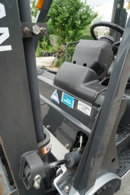 Nissan2ตัน รุ่นNF1F1 เกียร์ออโต้ ขนาดยก2ตัน เสายกสูง3เมตร เครื่องยนต์ดีเซล