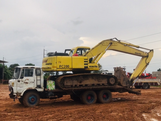 ขาย รถขุดแบคโฮ KOMATSU รุ่น PC200-6 + รถเทรลเลอร์ เครื่องยนต์ ดีเซล ภายนอกสภาพสวย เครื่องยนต์ดี โทร095-2503888