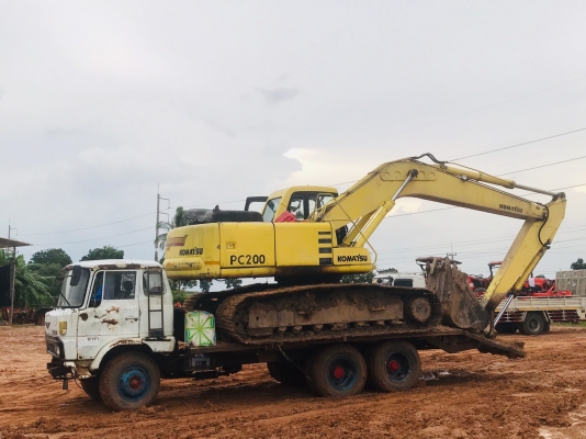 ขาย รถขุดแบคโฮ KOMATSU รุ่น PC200-6 + รถเทรลเลอร์ เครื่องยนต์ ดีเซล ภายนอกสภาพสวย เครื่องยนต์ดี โทร095-2503888