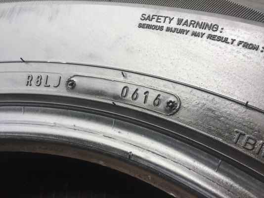 265-70-16 ปี 16 ยาง DUNLOP 4 เส้น 2500 ยางสวยไม่บวมไม่กินข้างดอกยางเหลือเยอะเอาไปวิ่งกันใด้อีกยาว ราคาพร้อมใส่ ร้านอยู่กระทุ่มแบน  ### ราคาไม่รวมส่ง ต่างจังหวัดส่งได้ ### #### ไม่มีเก็บปลายทางโอนเงินส่งของ #### #### ถ้าคิดว่าแพงผ่านก่อนนะค่ะ #### 08786134