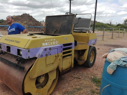 ขายรถบดเล็ก4ตันมีเอกสารครับ komutsu jv40cw-2