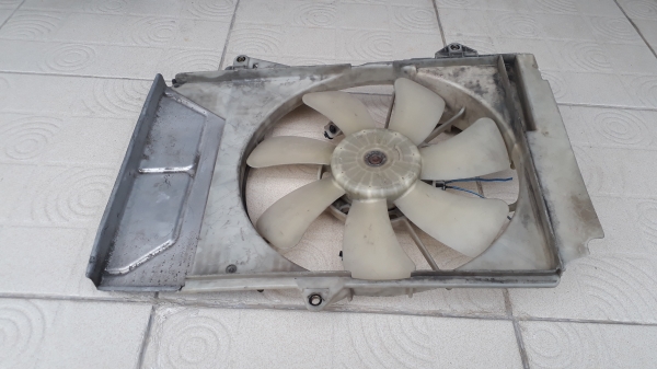 พัดลมหม้อน้ำ TOYOTA yaris ตัวนอก มือสองจากญี่ปุ่น