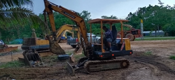 มี VDO ให้ชม.KOMATSU PC30-5 ราคา 150000 มี VDO ให้ชม.KOMATSU PC30-5 ราคา 150000