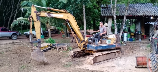 มี VDO ให้ชม.KOMATSU PC40-5 ราคา 200000