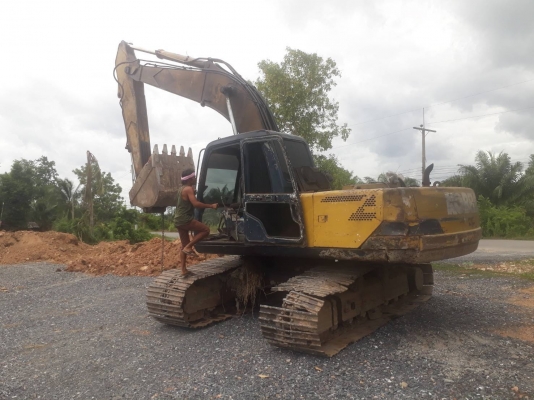 ขายรถแบคโฮ KOBELCO SK200-/// ราคา 350000