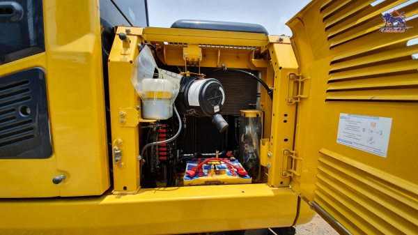 ขายรถแบคโฮ KOMATSU PC130-8 ใช้งานเพียง 5 พันชั่วโมง