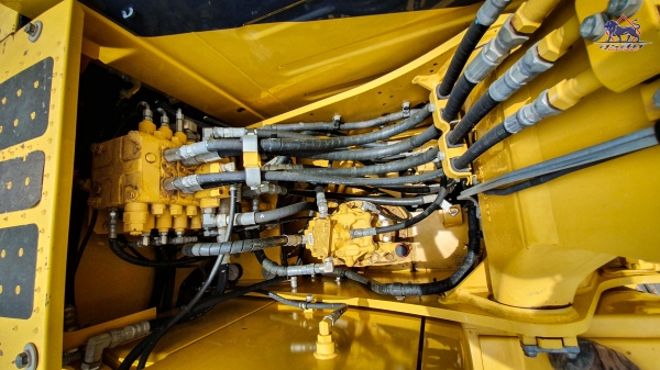 ขายรถแบคโฮ KOMATSU PC130-8 ใช้งานเพียง 5 พันชั่วโมง