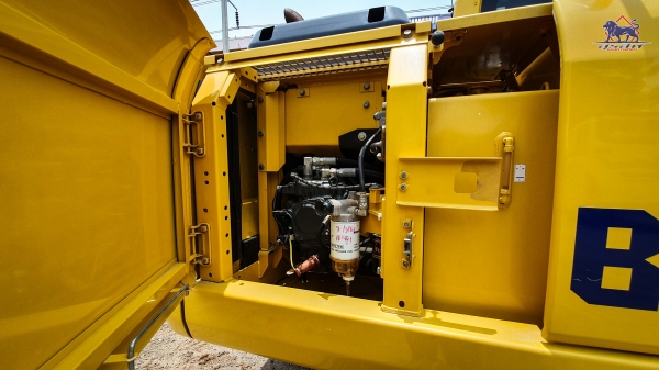 ขายรถแบคโฮ KOMATSU PC130-8 ใช้งานเพียง 5 พันชั่วโมง