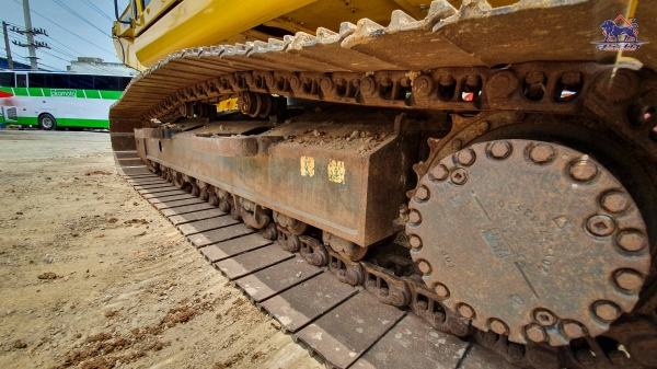 ขายรถแบคโฮ KOMATSU PC200LC-8M0 บูมยาว 16 เมตร