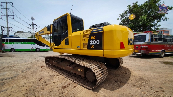 ขายรถแบคโฮ KOMATSU PC200LC-8M0 บูมยาว 16 เมตร