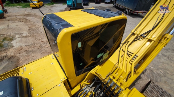 ขายรถแบคโฮ KOMATSU PC200LC-8M0 บูมยาว 16 เมตร