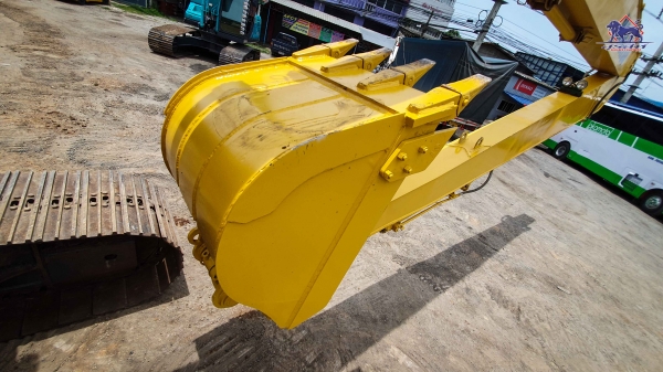 ขายรถแบคโฮ KOMATSU PC200LC-8M0 บูมยาว 16 เมตร