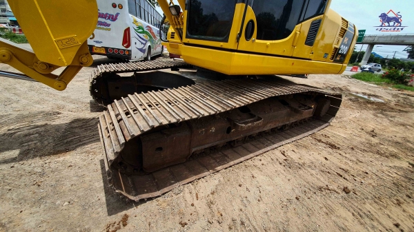 ขายรถแบคโฮ KOMATSU PC200LC-8M0 บูมยาว 16 เมตร