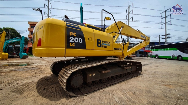 ขายรถแบคโฮ KOMATSU PC200LC-8M0 บูมยาว 16 เมตร