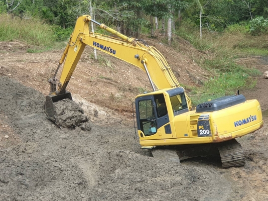 ขายKOMATSU PC200-8 ไมล์12,000 ชม.เอกสารเล่มทะเบียนราคา 1,000,000