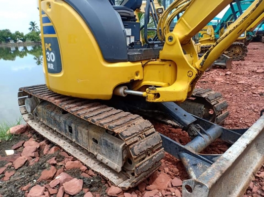ขายจ้า..KOMATSU PC30MR-2. เก่านอกแท้  สภาพสวย  เดิมๆๆ  มีลายแย๊ก  ใช้งานมาน้อย..โทร 089-3818694จ๊อย