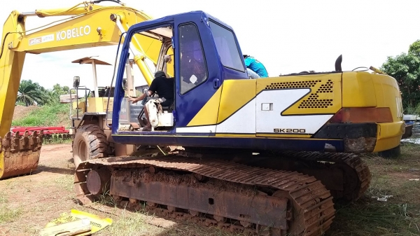 ขายรถแบคโฮ KOBELCO SK200-3 มีทะเบียน
