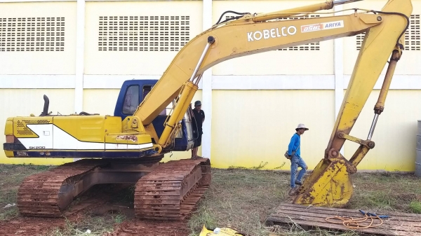 ขายรถแบคโฮ KOBELCO SK200-3 มีทะเบียน