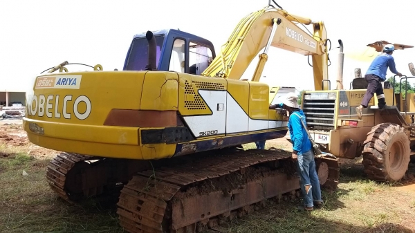 ขายรถแบคโฮ KOBELCO SK200-3 มีทะเบียน