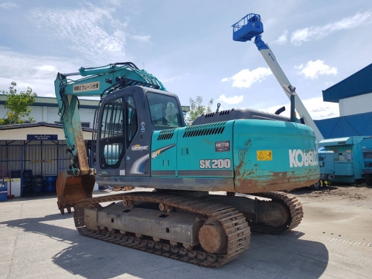 ถึงไทยแล้ว KOBELCO SK200-8#YN12-60071 from JAPAN ปี2011  สวยๆครับ