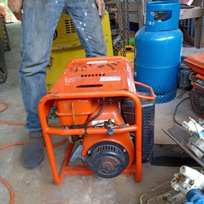 ตู้เชื่อมเครื่องยนต์เบนซินพร้อมใช้สภาพดี