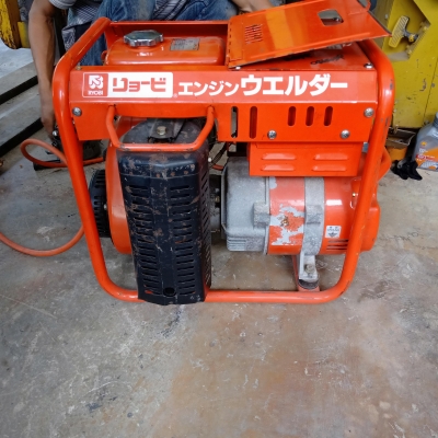 ตู้เชื่อมเครื่องยนต์เบนซินพร้อมใช้สภาพดี