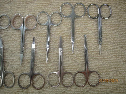 กรรไกรเล็ก Stainless คละแบบ สภาพยังดี (ชุดที่ 2) กรรไกรเล็ก Stainless คละแบบ สภาพยังดี (ชุดที่ 2)