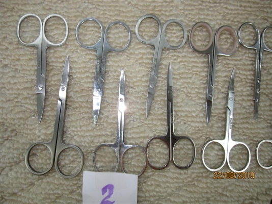 กรรไกรเล็ก Stainless คละแบบ สภาพยังดี (ชุดที่ 2) กรรไกรเล็ก Stainless คละแบบ สภาพยังดี (ชุดที่ 2)