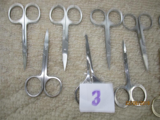 รรไกรเล็ก Stainless คละแบบ สภาพยังดี (ชุด ที่ 3) รรไกรเล็ก Stainless คละแบบ สภาพยังดี (ชุด ที่ 3)