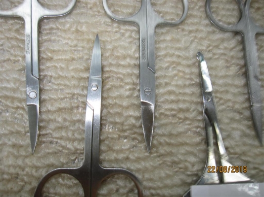 รรไกรเล็ก Stainless คละแบบ สภาพยังดี (ชุด ที่ 3) รรไกรเล็ก Stainless คละแบบ สภาพยังดี (ชุด ที่ 3)