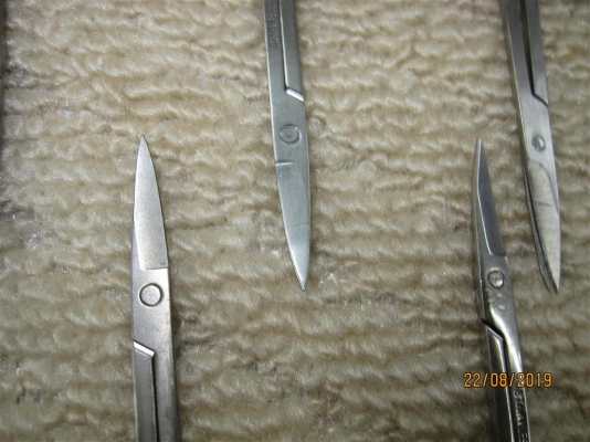 รรไกรเล็ก Stainless คละแบบ สภาพยังดี (ชุด ที่ 3)
