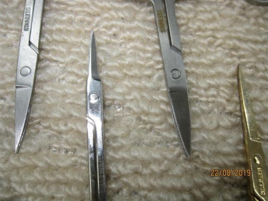 รรไกรเล็ก Stainless คละแบบ สภาพยังดี (ชุด ที่ 3)