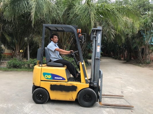 ขายFORKLIFT KOMATSU รุ่นFG09-3(900kg)(เบนซิล) สวยเดิมจากญี่ปุ่น ยังไม่เคยใช้ในไทย 85,000เท่านั้น!!