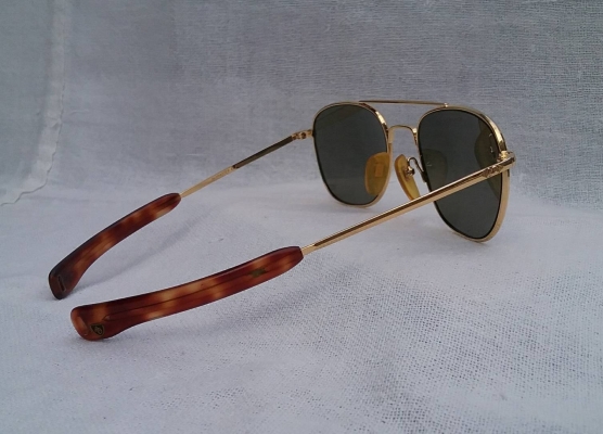 แว่นตา 'เอโอ สกายมาสเตอร์ - ผู้ครองฟ้า' เสืออากาศตัวจ่าฝูง ! งานเก่าปลายทศวรรษที่ 1980's หายากฝุด ๆ สภาพเทพ ! ขนาดมาตรฐาน 137 mm Vintage AO SKYMASTER CLASSIC handmade in USA ตัวแท้ ! จร แว่นตา 'เอโอ สกายมาสเตอร์ - ผู้ครองฟ้า' เสืออากาศตัวจ่าฝูง ! งานเก่าปลายทศวรรษที่ 1980's หายากฝุด ๆ สภาพเทพ ! ขนาดมาตรฐาน 137 mm Vintage AO SKYMASTER CLASSIC handmade in USA ตัวแท้ ! จร