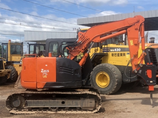 ขายรถขุด HITACHI ZX75US-3 ปี 2010 หัวกระแทก นำเข้าเองจากญี่ปุ่น สภาพพร้อมใช้ มีVDOการทำงานครับ