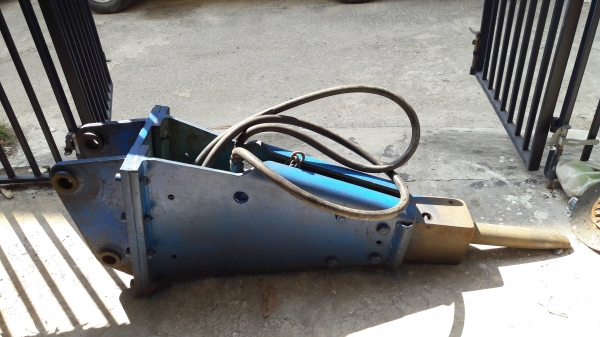 หัวแย็ก BREAKER หัวกระแทก Krupp HM 301 น้ำหนัก 450 kg, เยอรมัน ซอกใน 17 ซม.รูสลัก 45 mm. เข็ม 80 mm  084-5424150