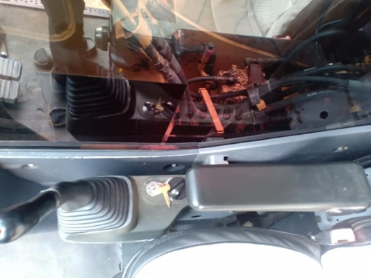 ขายจ้า..KOMATSU PC130-8. เก่าใน สภาพสวย แทรคใหญ่ 9,xxx ชั่วโมง เล่มทะเบียน โทร 089-3818694จ๊อย