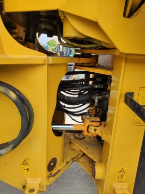 ขาย รถตักล้อยาง KOMATSU WA 300-3 นำเข้าจากญี่ปุ่นโดยตรง โทร.090-986-2521 อ๊อบ