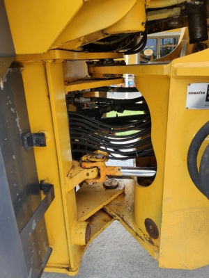 ขาย รถตักล้อยาง KOMATSU WA 300-3 นำเข้าจากญี่ปุ่นโดยตรง โทร.090-986-2521 อ๊อบ