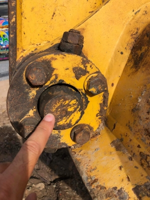 Komatsu 130-8 ใช้งาน4800ช.ม อยู่ในประกัน P.M.7000ช.ม เล่มทะเบียนสภาพเดิมๆ เจ้าของขายเอง..