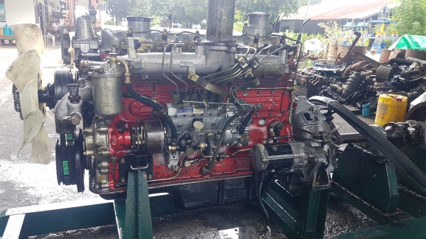 ขายเครื่องยนต์hino eh700 พร้อมแท่น