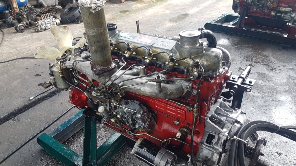 ขายเครื่องยนต์hino eh700 พร้อมแท่น