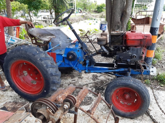 รถไถนั้งขับพร้อมเครื่องแน่นๆพร้อมใช้งานมีเกียใวคับส่งใด้ รถไถนั้งขับพร้อมเครื่องแน่นๆพร้อมใช้งานมีเกียใวคับส่งใด้