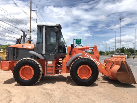 ขายรถตักล้อยาง HITACHI ZW150 (เทียบเท่า WA270-6) ปี 2013 นำเข้าเองจากญี่ปุ่น สวยพร้อมใช้ มีVDOการทำงานครับ