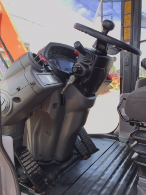 ขายรถตักล้อยาง HITACHI ZW150 (เทียบเท่า WA270-6) ปี 2013 นำเข้าเองจากญี่ปุ่น สวยพร้อมใช้ มีVDOการทำงานครับ