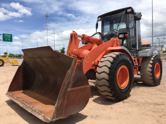 ขายรถตักล้อยาง HITACHI ZW150 (เทียบเท่า WA270-6) ปี 2013 นำเข้าเองจากญี่ปุ่น สวยพร้อมใช้ มีVDOการทำงานครับ