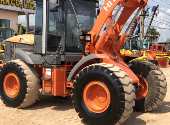 ขายรถตักล้อยาง HITACHI ZW150 (เทียบเท่า WA270-6) ปี 2013 นำเข้าเองจากญี่ปุ่น สวยพร้อมใช้ มีVDOการทำงานครับ