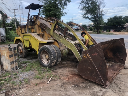 ขายรถตัก CCM ไทยประดิษฐ์